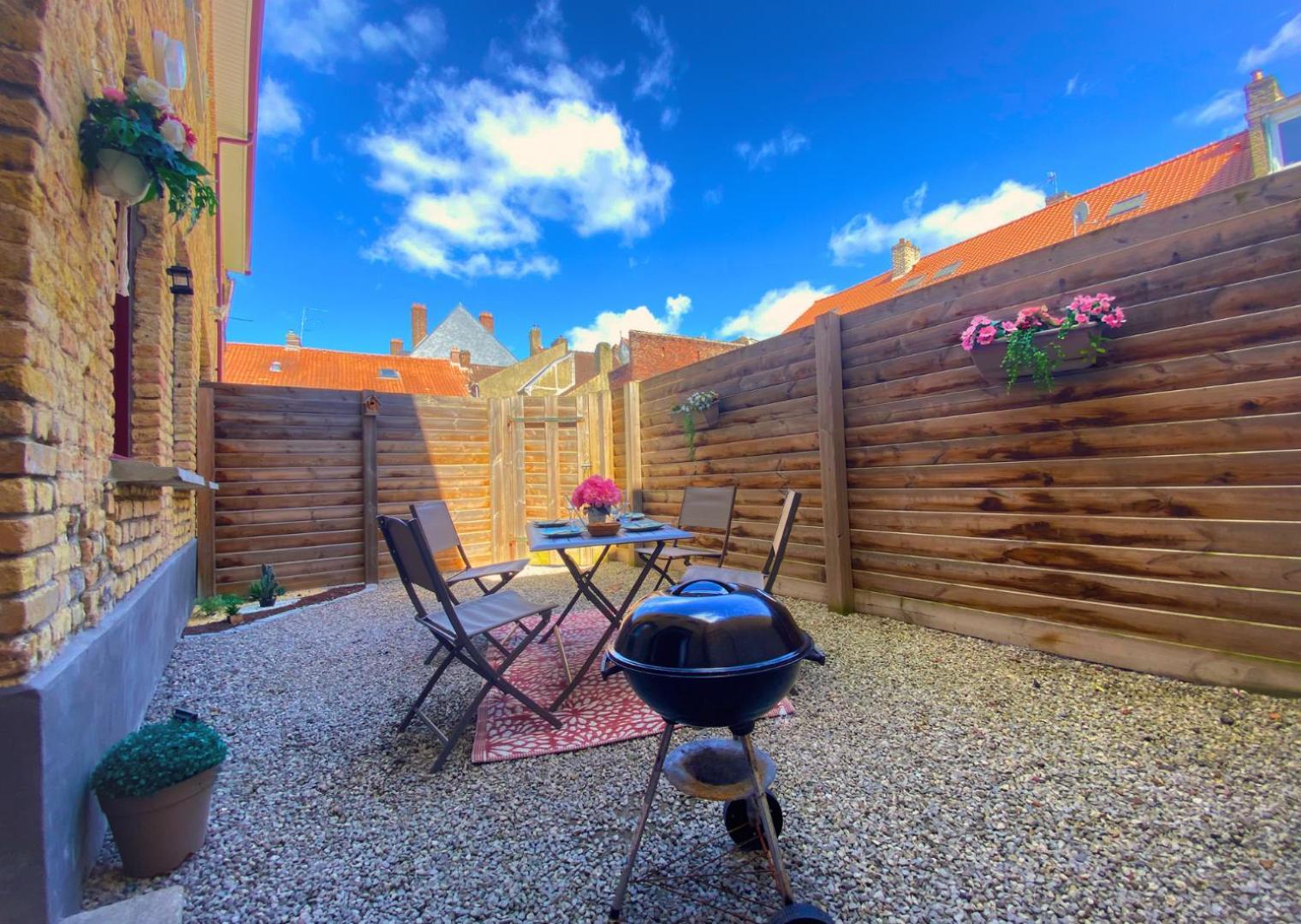 Appartement - Parking Prive Gratuit, Proche Centre-Ville Et Gare De Saint-Omer Sint-Omaars Buitenkant foto
