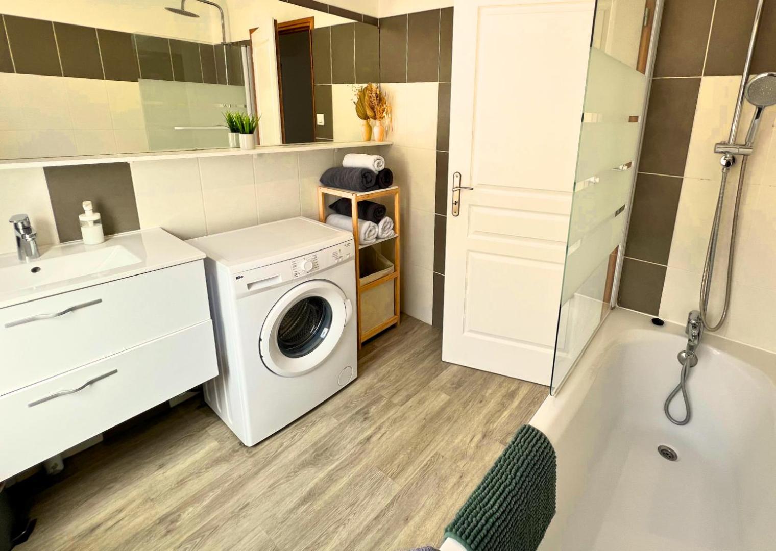 Appartement - Parking Prive Gratuit, Proche Centre-Ville Et Gare De Saint-Omer Sint-Omaars Buitenkant foto