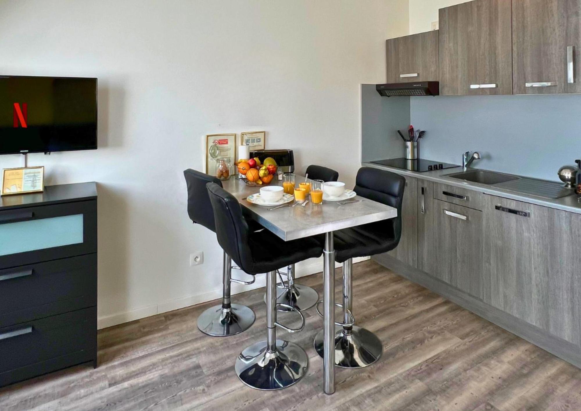Appartement - Parking Prive Gratuit, Proche Centre-Ville Et Gare De Saint-Omer Sint-Omaars Buitenkant foto